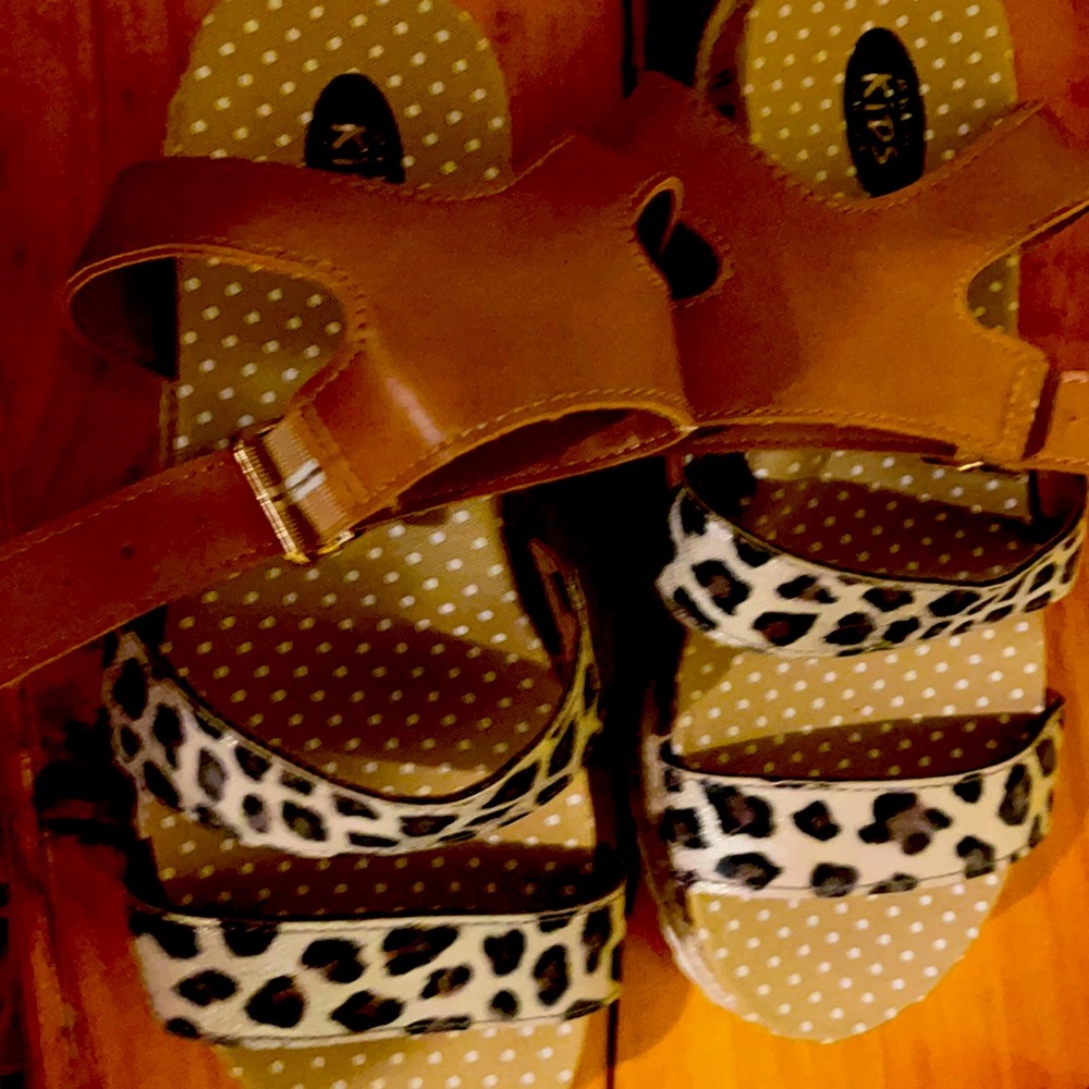 Dr. Scholls kids sandals size two